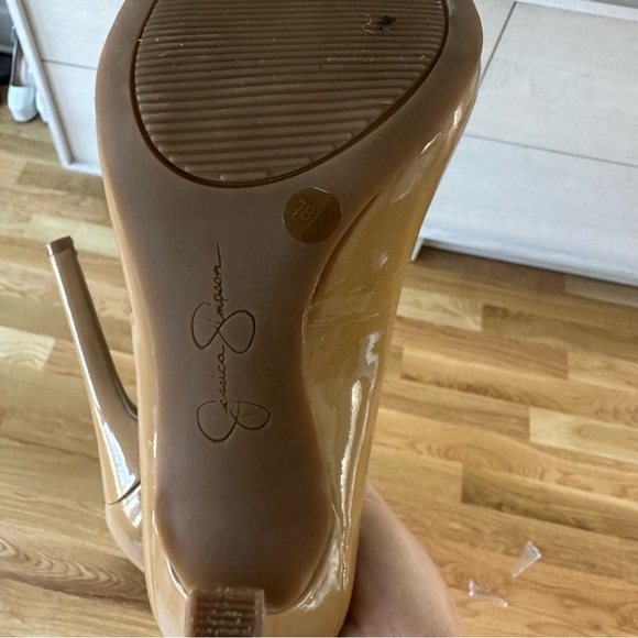 Jessica Simpson Nude Pump - Picture 8 of 8